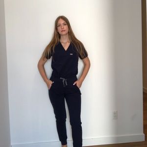 Figs scrubs in very good condition